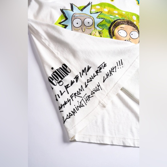 RICK AND MORTY'S CHAOS AMERICAN CLASSIC OVERSIZED TEE IN BUTTER - Picture 4 of 12